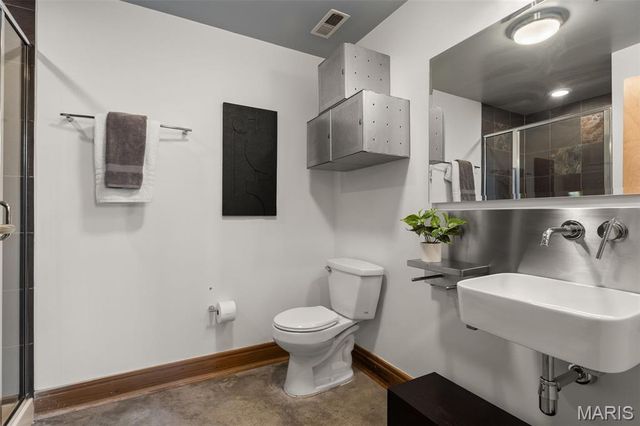2201 Locust Street 305, St Louis, MO 63103