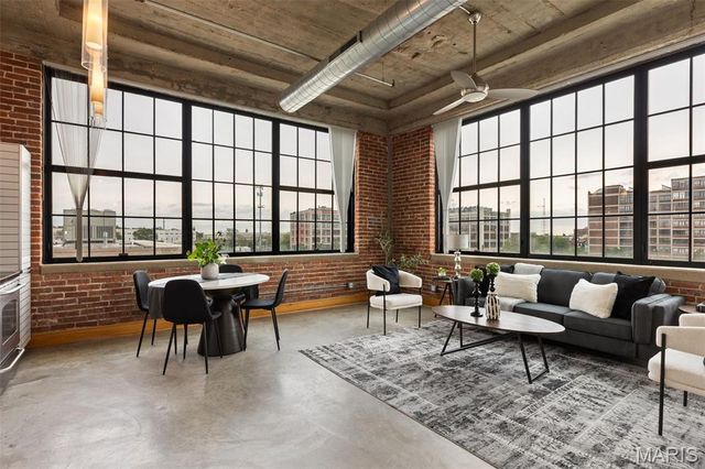 2201 Locust Street 305, St Louis, MO 63103