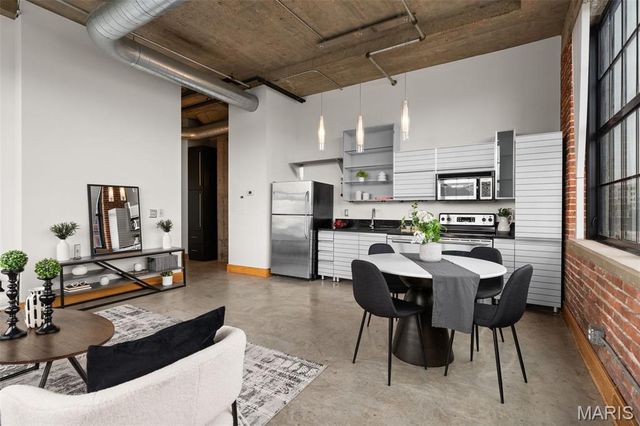 2201 Locust Street 305, St Louis, MO 63103