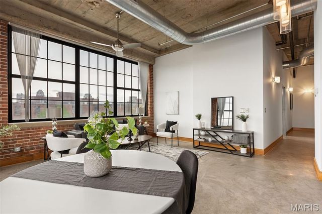 2201 Locust Street 305, St Louis, MO 63103