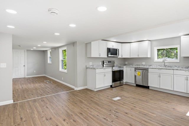 78 Crowhill Road, Rochester, NH 03868