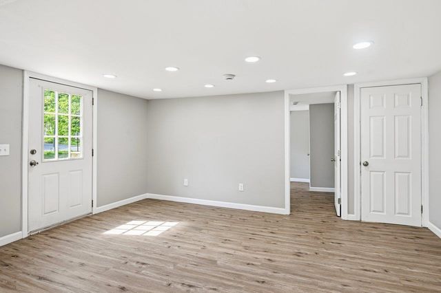 78 Crowhill Road, Rochester, NH 03868