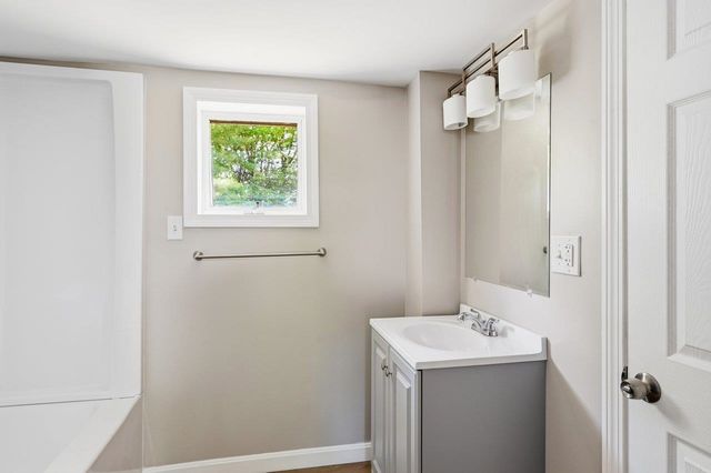 78 Crowhill Road, Rochester, NH 03868