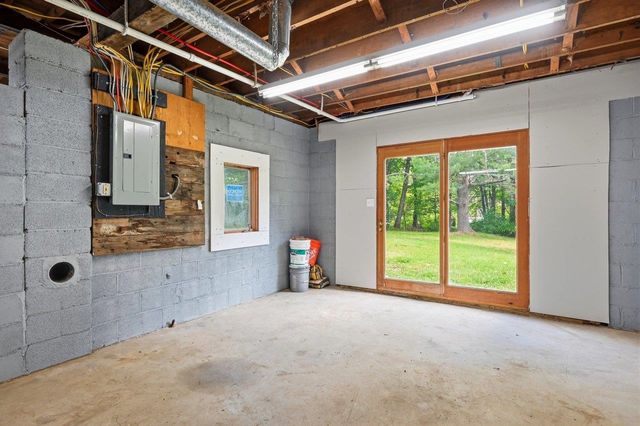 78 Crowhill Road, Rochester, NH 03868