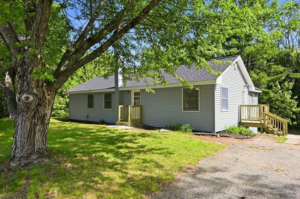 78 Crowhill Road, Rochester, NH 03868