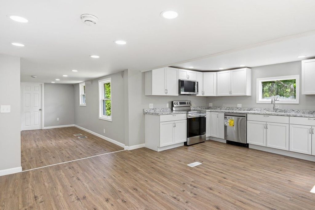 Image 17 of property listing at 78 Crowhill Road, Rochester, NH 03868