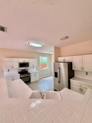 2123 NE 38th Rd 2123, Homestead, FL 33033