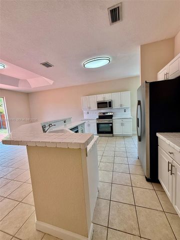 2123 NE 38th Rd 2123, Homestead, FL 33033