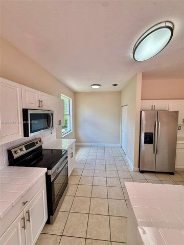 2123 NE 38th Rd 2123, Homestead, FL 33033