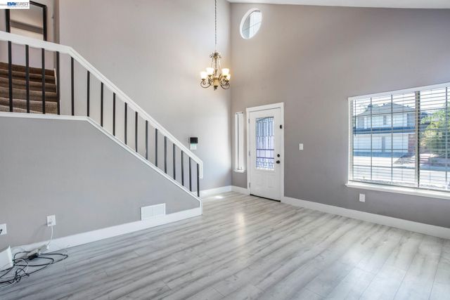 305 Helena Ct., Oakley, CA 94561