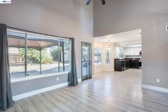 305 Helena Ct., Oakley, CA 94561