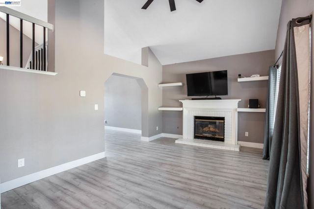 305 Helena Ct., Oakley, CA 94561