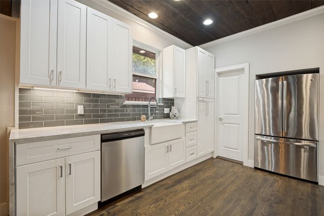 526 S Edgefield Avenue, Dallas, TX 75208