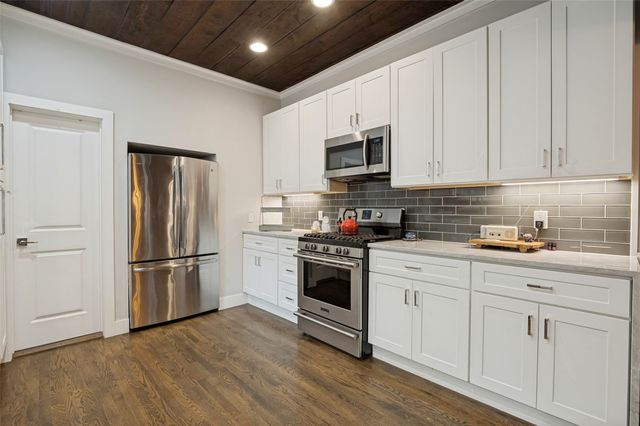 526 S Edgefield Avenue, Dallas, TX 75208