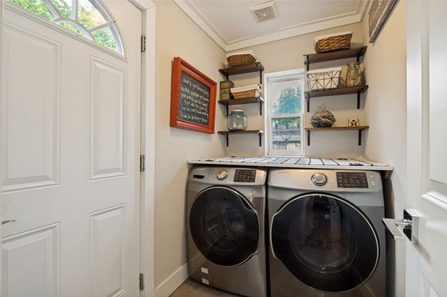 526 S Edgefield Avenue, Dallas, TX 75208
