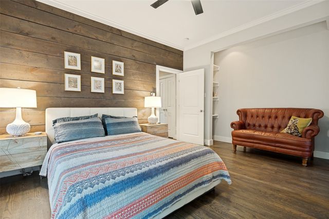526 S Edgefield Avenue, Dallas, TX 75208