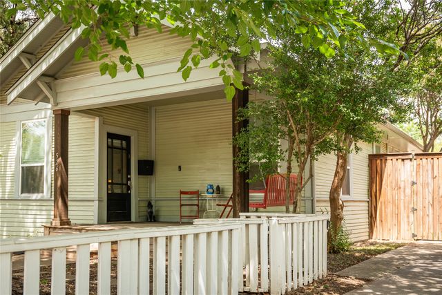 526 S Edgefield Avenue, Dallas, TX 75208