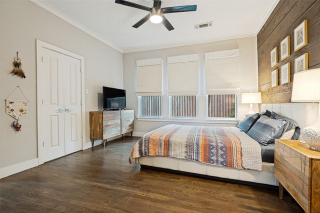 526 S Edgefield Avenue, Dallas, TX 75208