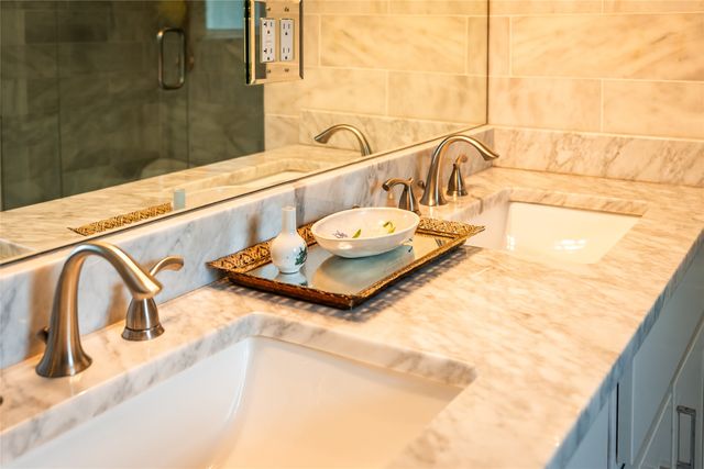 526 S Edgefield Avenue, Dallas, TX 75208