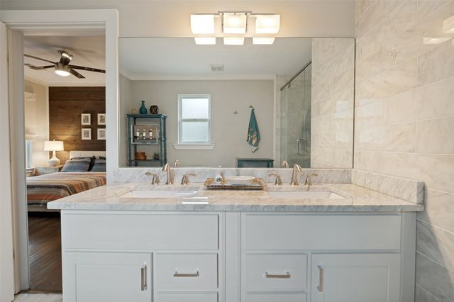 526 S Edgefield Avenue, Dallas, TX 75208