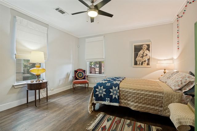 526 S Edgefield Avenue, Dallas, TX 75208