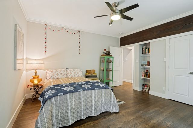 526 S Edgefield Avenue, Dallas, TX 75208