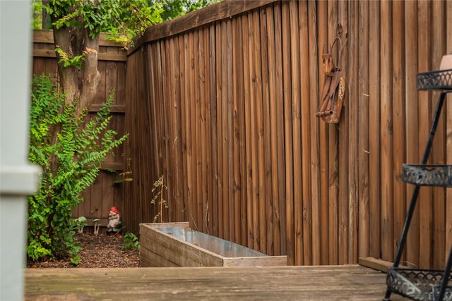 526 S Edgefield Avenue, Dallas, TX 75208
