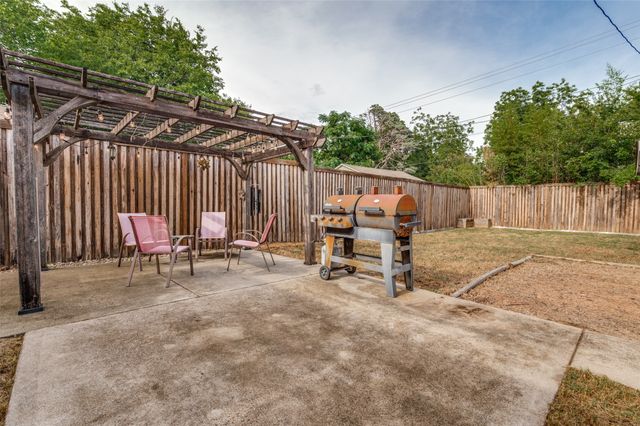 526 S Edgefield Avenue, Dallas, TX 75208