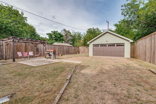 526 S Edgefield Avenue, Dallas, TX 75208