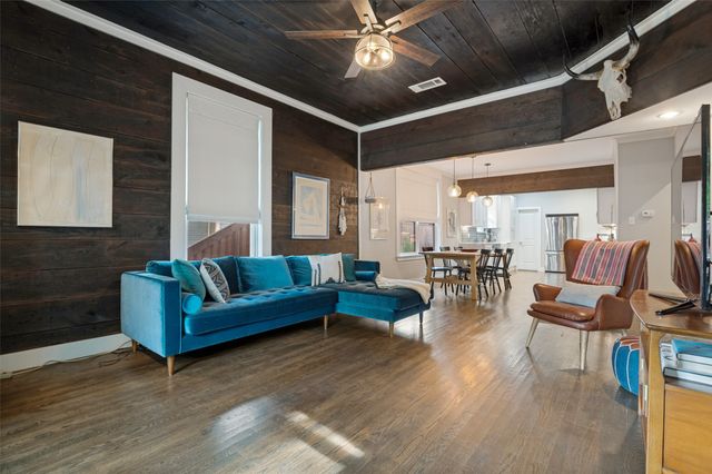 526 S Edgefield Avenue, Dallas, TX 75208