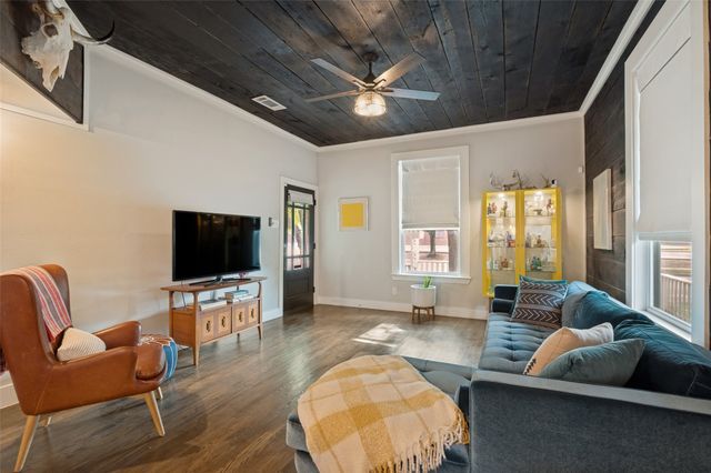 526 S Edgefield Avenue, Dallas, TX 75208