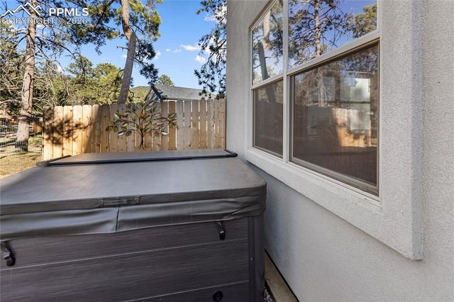 118 E Chester Avenue, Woodland Park, CO 80863