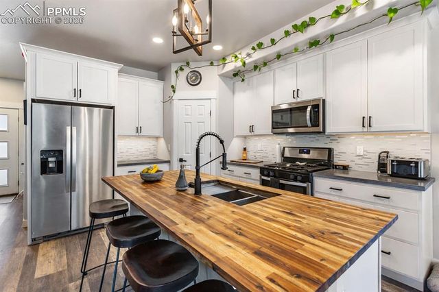 118 E Chester Avenue, Woodland Park, CO 80863
