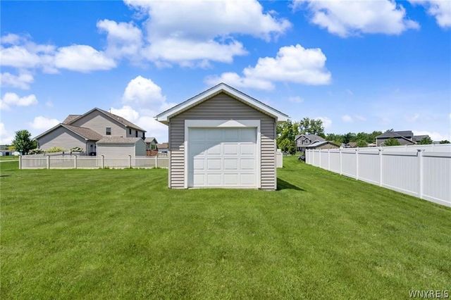2322 Hobblebush Lane, Hamburg, NY 14085