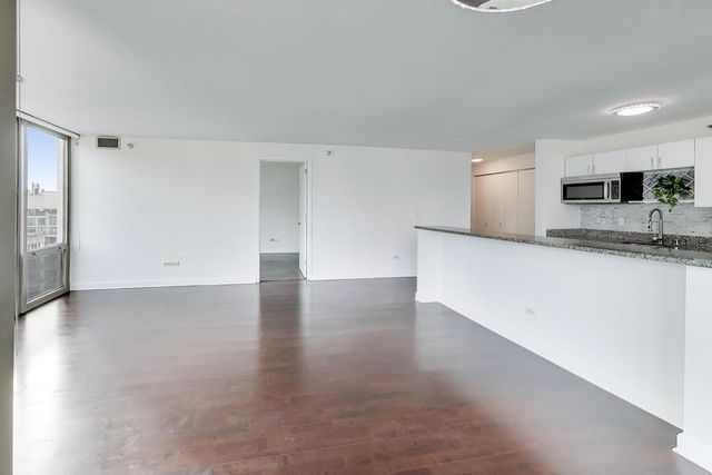 2 E Erie Street 2802, Chicago, IL 60611