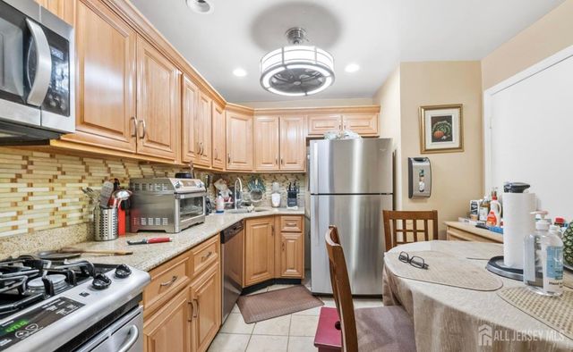 390 College Drive, Edison, NJ 08817