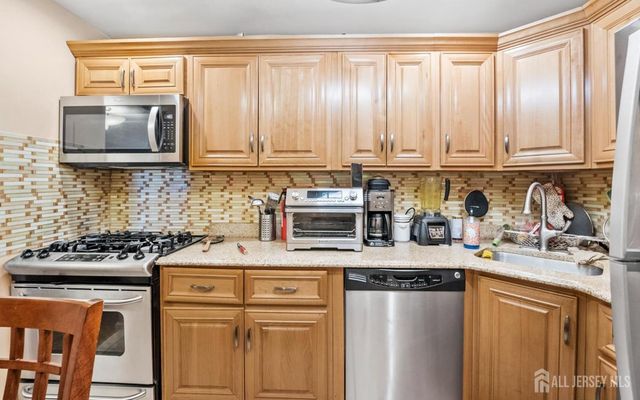 390 College Drive, Edison, NJ 08817