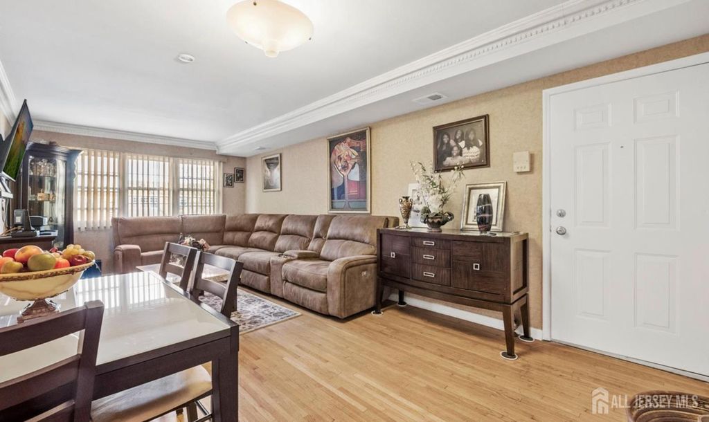 390 College Drive, Edison, NJ 08817