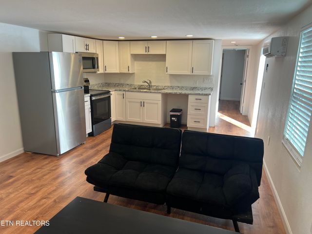 9960 Shawferry Rd, Lenoir City, TN 37772