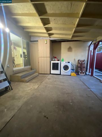 2956 Mckenzie Dr, Richmond, CA 94806