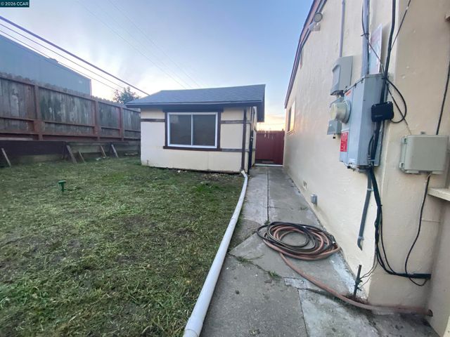 2956 Mckenzie Dr, Richmond, CA 94806