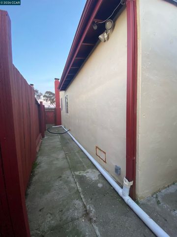 2956 Mckenzie Dr, Richmond, CA 94806