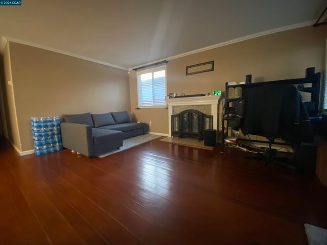 2956 Mckenzie Dr, Richmond, CA 94806