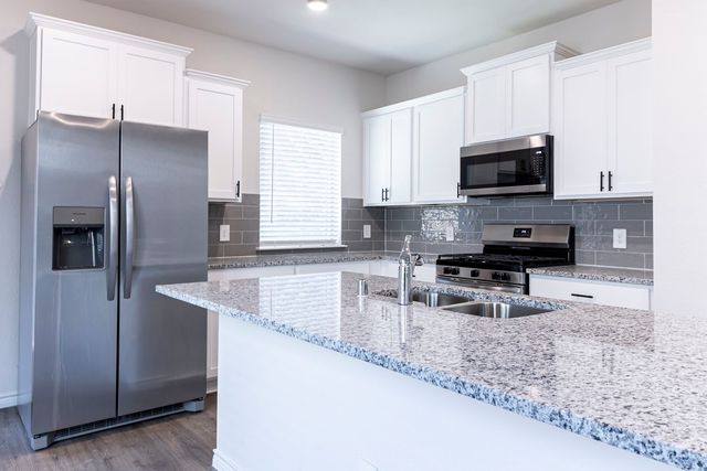 1305 Silent Peak Drive, Princeton, TX 75407