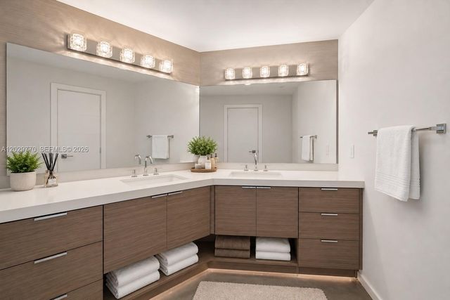 2558 NE 206th Ter, Aventura, FL 33180
