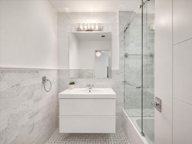 2558 NE 206th Ter, Aventura, FL 33180