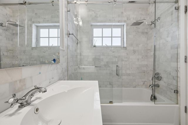 2558 NE 206th Ter, Aventura, FL 33180