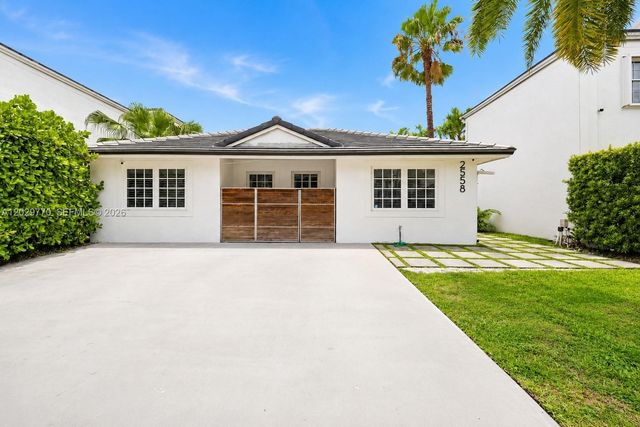 2558 NE 206th Ter, Aventura, FL 33180