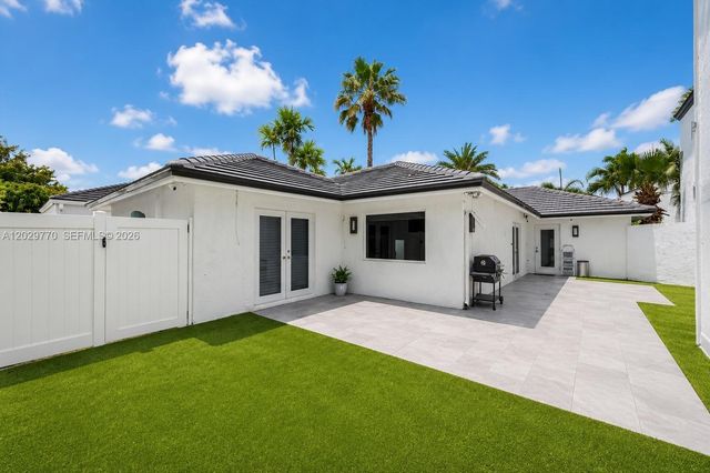 2558 NE 206th Ter, Aventura, FL 33180