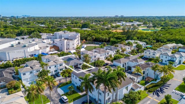 2558 NE 206th Ter, Aventura, FL 33180